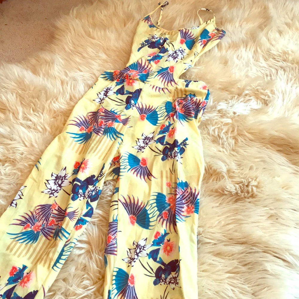 Hawaiian Style Jumpsuit! 💛🌺 Light Weight!